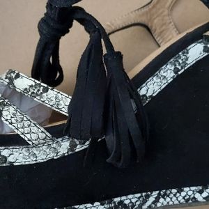 Wedge heel black and snake skin print.